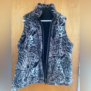 Womens Black Reversible Quilted/Leopard Print Faux Fur Vest - Size L